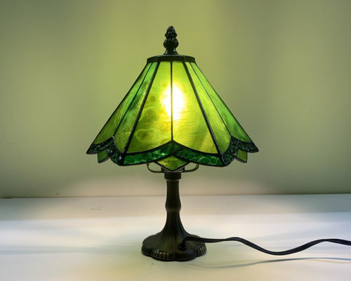 緑のステンドグラスランプ 照明・グリーンのランプ ＃インテリア雑貨