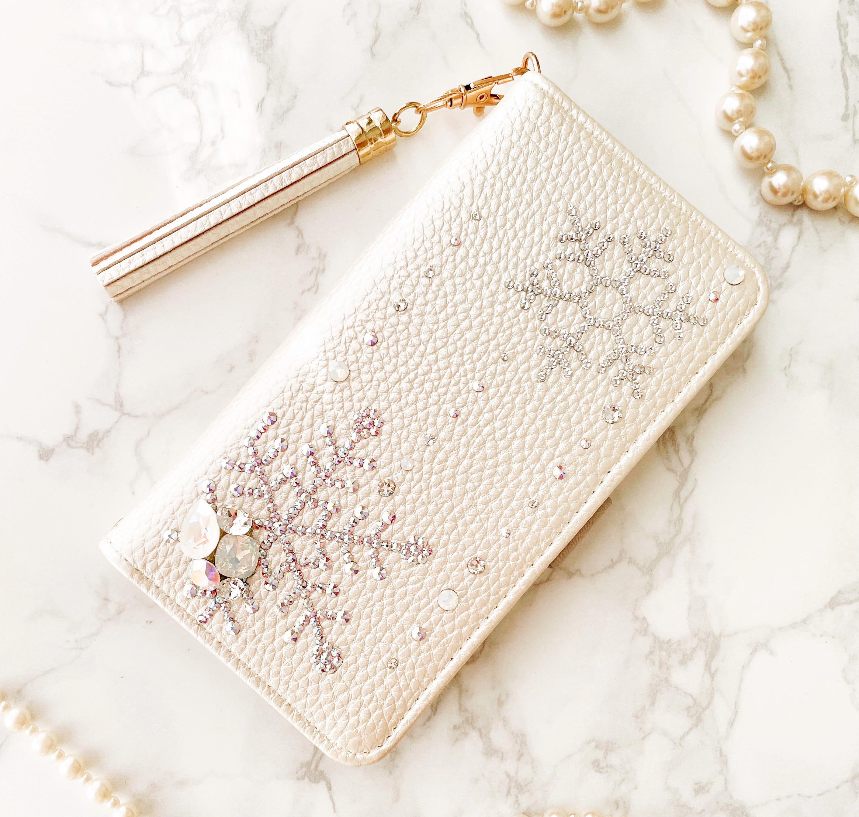 手帳型iPhone17pro,16他 ホワイト ゴールドケース スノーフレーク スワロフスキービジュー デコレーション 11,005円