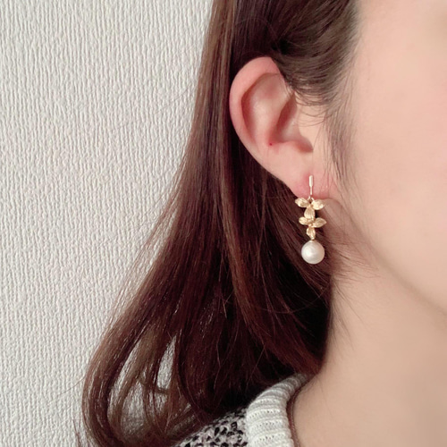 再販》貝パールorガラスパール ダブルフラワー【イヤリング/ピアス