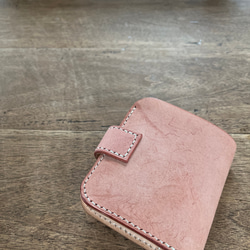 二つ折りミニ財布　イタリアンレザー  アラスカ　ピンク　バネホック タイプ 2枚目の画像