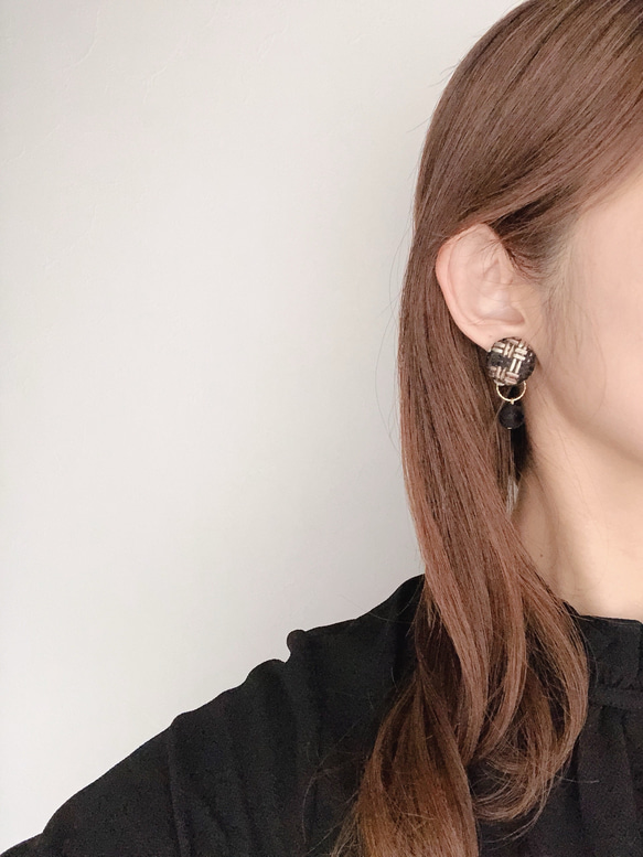 ブラック×フロッキー＊サージカルステンレスピアス　樹脂/チタン/k14gf/イヤリング/黒 6枚目の画像