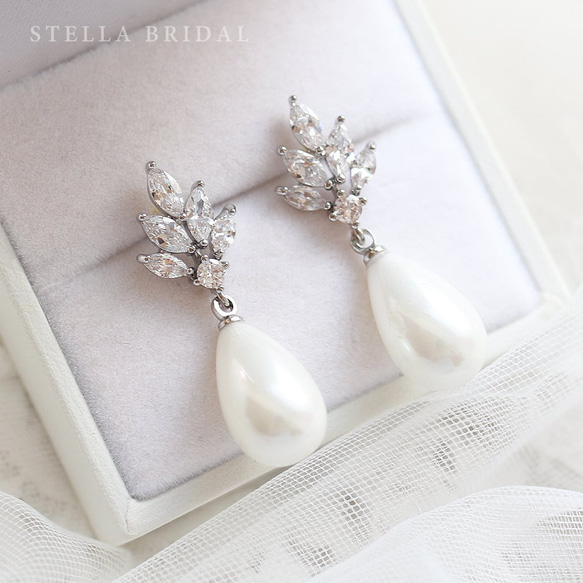 STELLA BRIDAL イヤリング　花　パール ゼクシィ掲載＊【受注生産品】ホワイトフラワーと淡水パールの