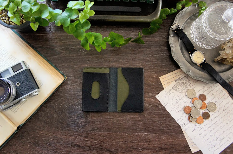 ＊喜ばれるギフト＊革の色が自由に選べるパスケース◆刻印◆ラッピング無料◆本革◆二つ折り◆送料無料