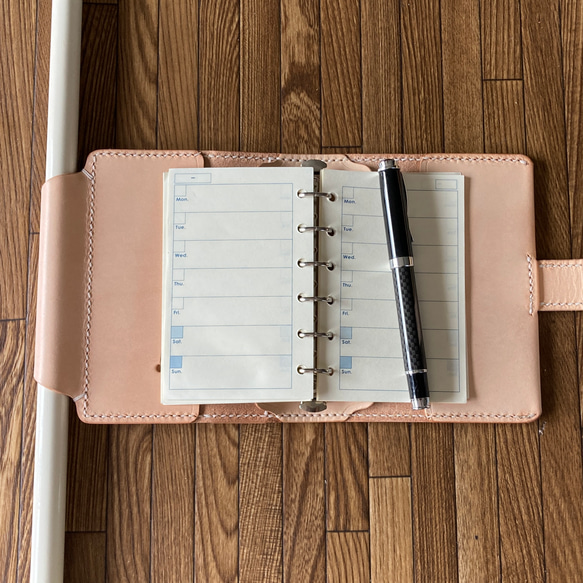 【mini6 ﾘﾌｨﾙ＆情報ｶｰﾄﾞ】 筒状ペンホルダーのシステム手帳 ミニ6 パスポートケース SN6i-002 手帳 V1219342939(9295円)