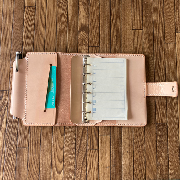 【mini6 ﾘﾌｨﾙ＆情報ｶｰﾄﾞ】 筒状ペンホルダーのシステム手帳 ミニ6 パスポートケース SN6i-002 手帳 V1219342939(9295円)