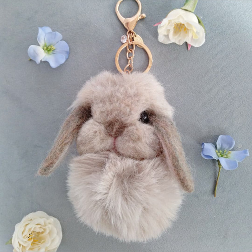 羊毛フェルトうさぎのぽんぽんバッグチャーム(ホーランドロップ