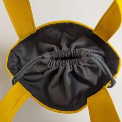 バナナイエロー帆布バケツ型トートバッグ・ポケット・巾着付き 6枚目の画像
