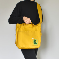 イエローの5つポケットの大きめショルダートートバッグ 2wayバッグ