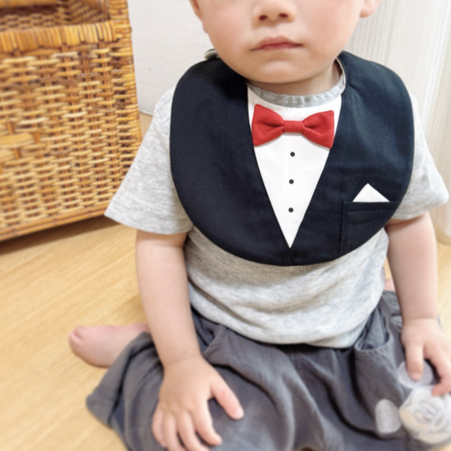 【送料無料】タキシード風スタイ 出産祝い