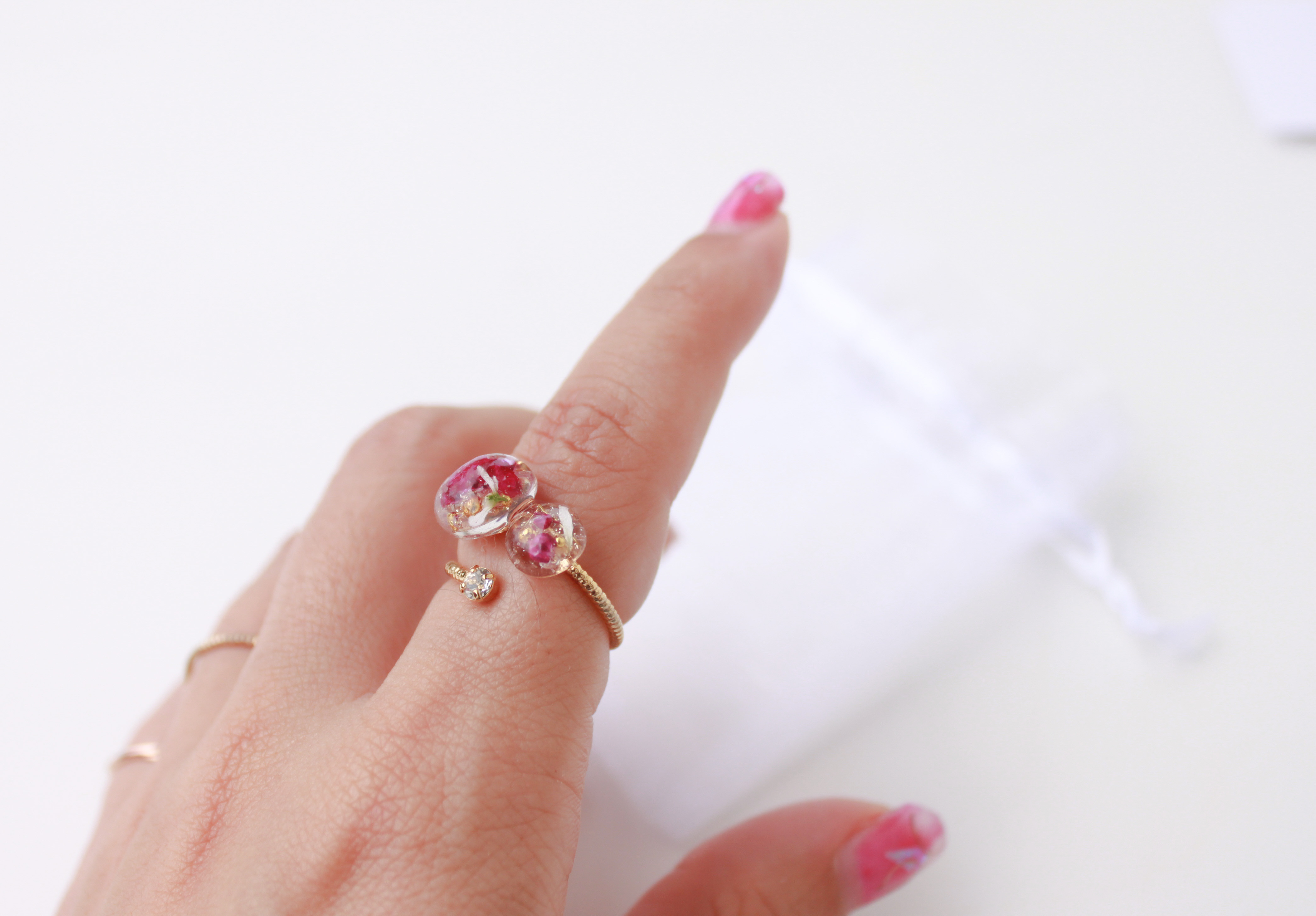 ハンドメイド　勿忘草とミモザとかすみ草の押し花　スマホリング/バンカーリング ハンドメイド 勿忘草とミモザとかすみ草の押し花 スマホリング