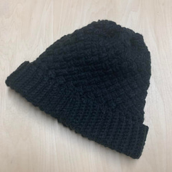 大人クールな バスケット編み 手編みニット帽 黒 ブラック 毛糸 頭周り約54-60cm 2枚目の画像