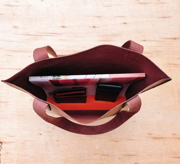 【姫路レザー】一枚革のクラフトマンレザートートバッグ（シンプル/メンズ/レディース/プレゼント/A4）ブラウン 9枚目の画像