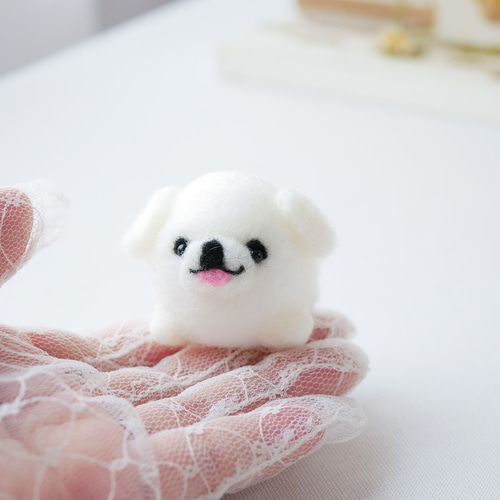 ペキニーズのお散歩マスコット｜手のひらサイズの羊毛フェルト