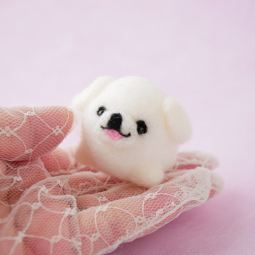 ペキニーズのお散歩マスコット｜手のひらサイズの羊毛フェルト 羊毛