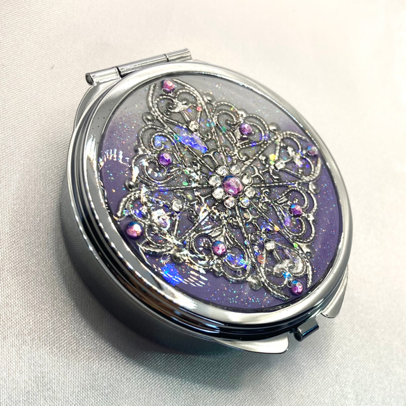 透かしパーツの鏡付きピルケースCROSS lavender 4枚目の画像