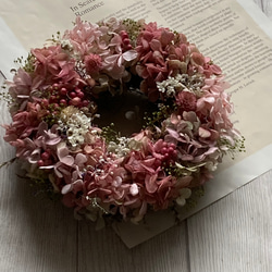 ロマンチックピンクの小さなリース　プリザーブドアジサイ/ドライフラワー 6枚目の画像