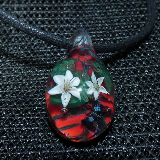 白百合、二輪　（ガラス、花、ペンダント）