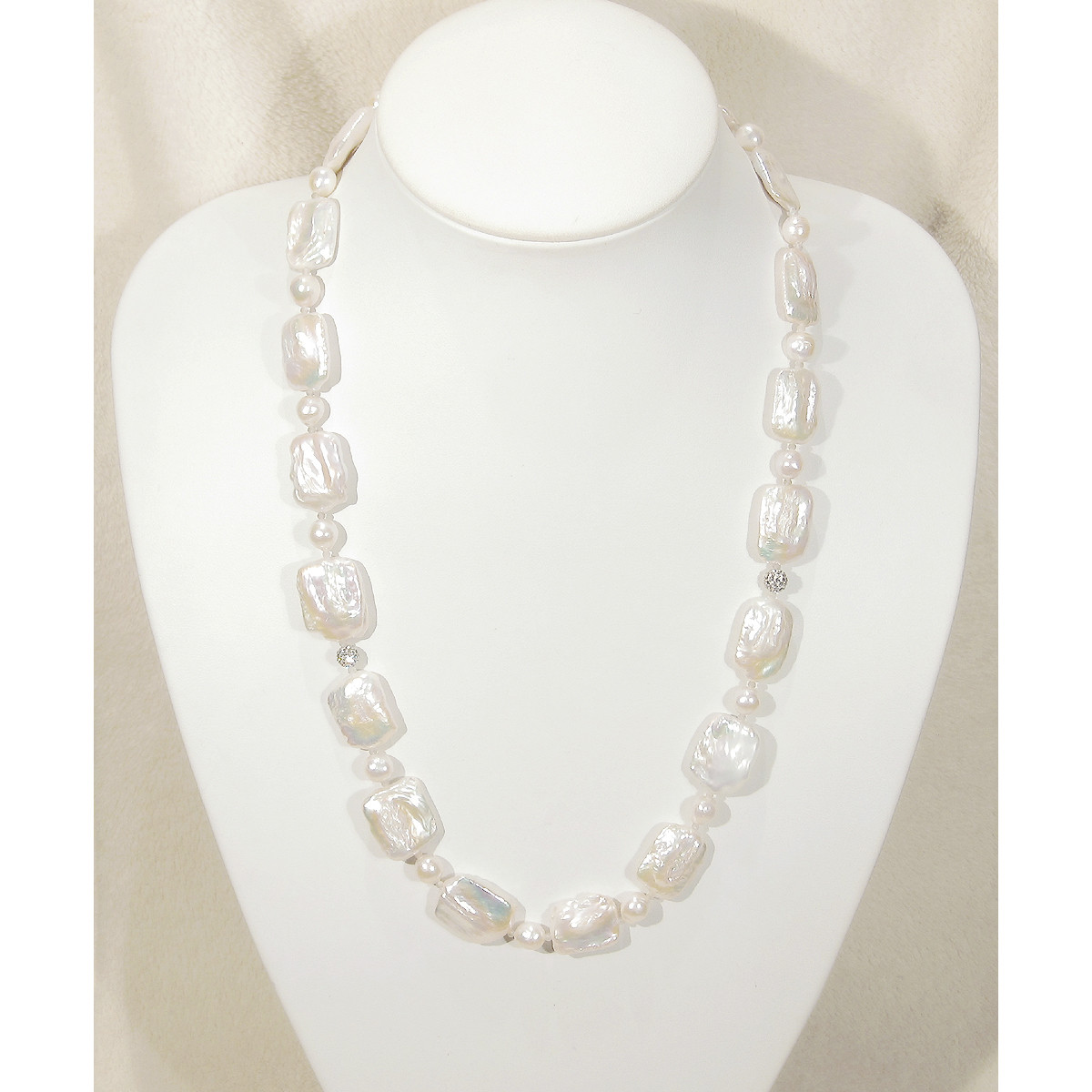 23×18mm本真珠（淡水、バロック）とSV925のロングネックレス（63cm、色彩豊かな真珠光沢、強い照り、ロジウム）