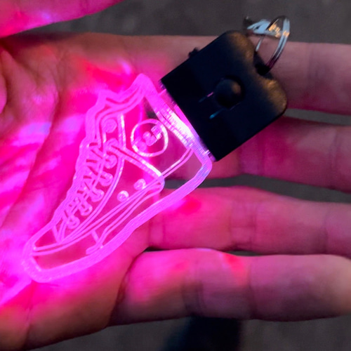 7色に光る LED アクリル キーホルダー シューズデザイン ハンドメイド