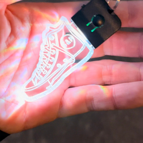 7色に光る LED アクリル キーホルダー シューズデザイン