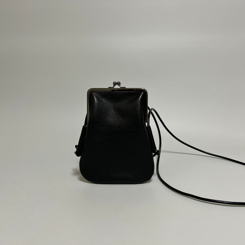 【Krm】 黒レザー　がま口ショルダーバッグ がばっと開く 車掌さんみたいな黒革風がま口ショルダーバッグ