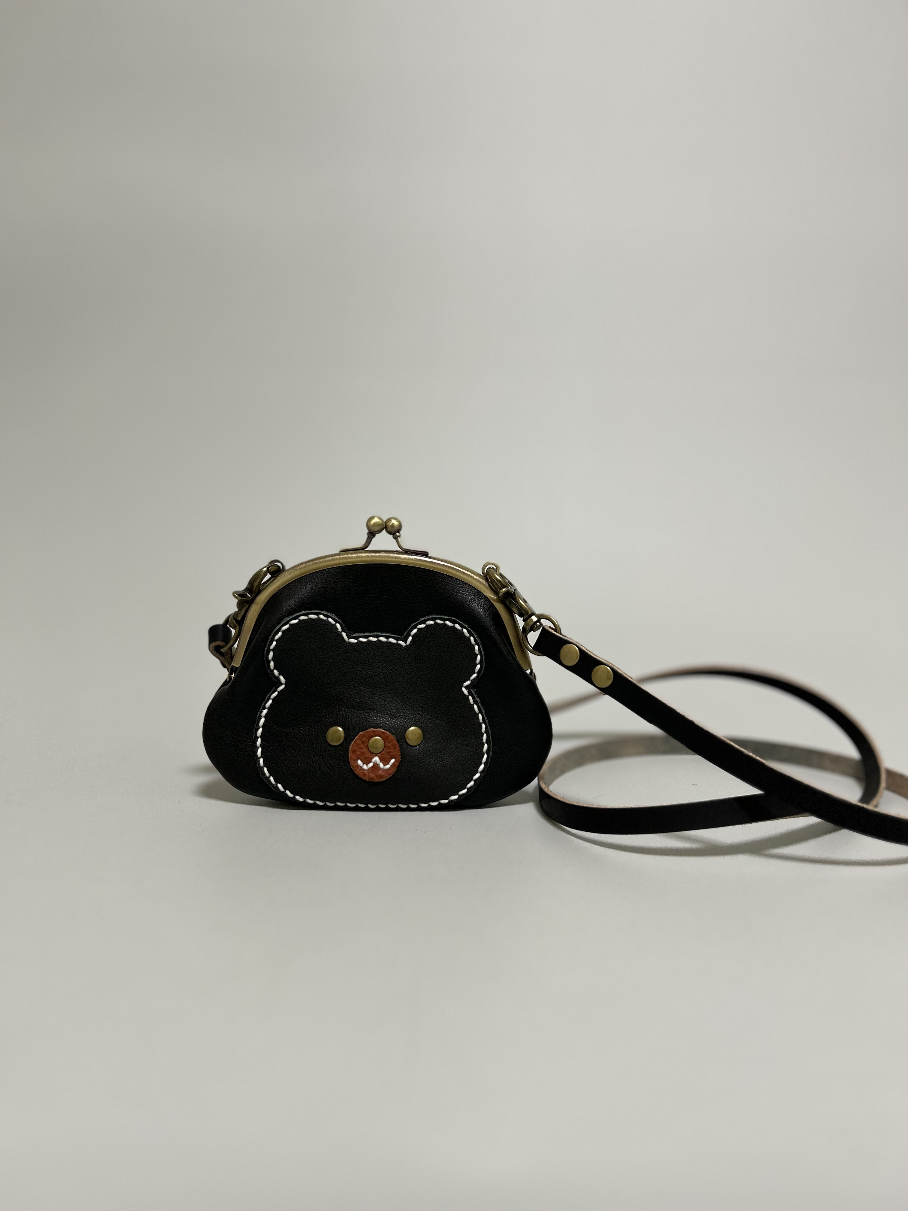 姫路レザーminiがま口ポシェット◆黒　カード入れ　くまちゃん　ポシェット　ショルダーバック　サコッシュ　新作クリスマス