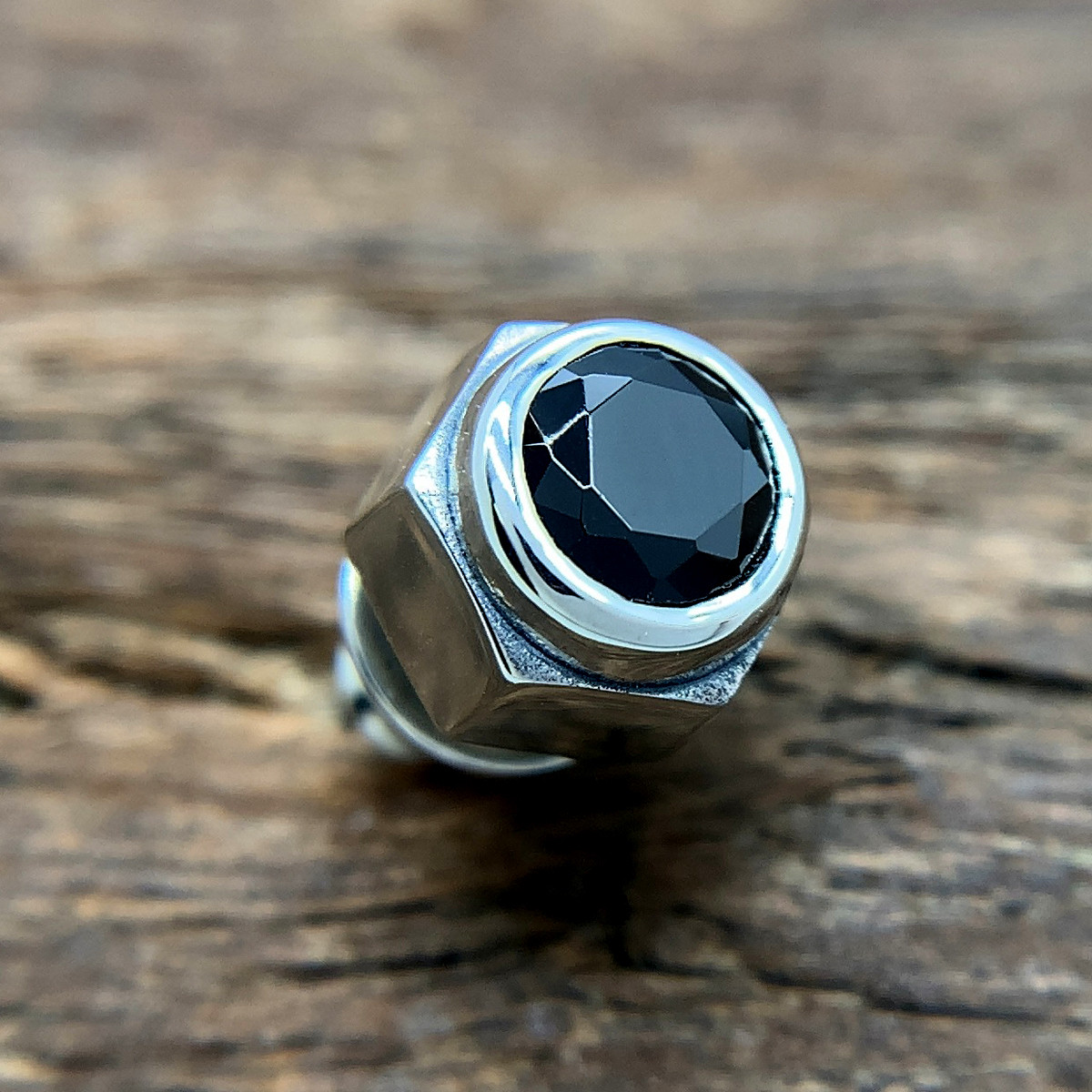 ナット シルバー925 メンズピアス 黒 片耳用　PE49