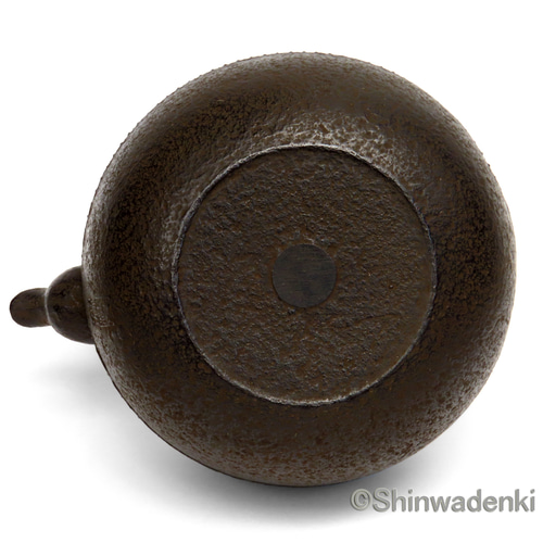 未使用品　南部岩鋳四代目清末作 　真作保証　１８型九重アラレ　南部鉄瓶 新品、供箱等付属品付 南部岩鋳四代目清末作 真作保証18型コシキ亀甲