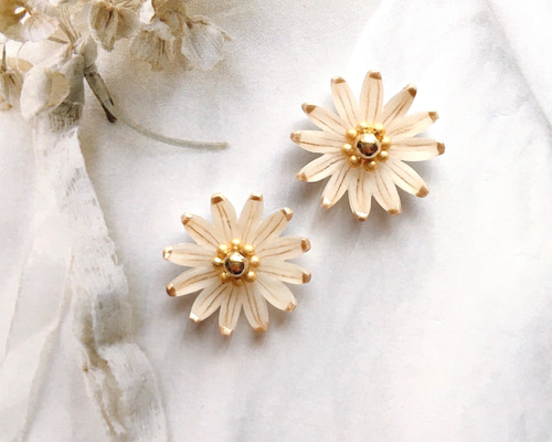 マーガレットピアス　片耳　花芯黄&花びら白 マーガレット ピアス・イヤリング＊ホワイト ピアス（スタッド