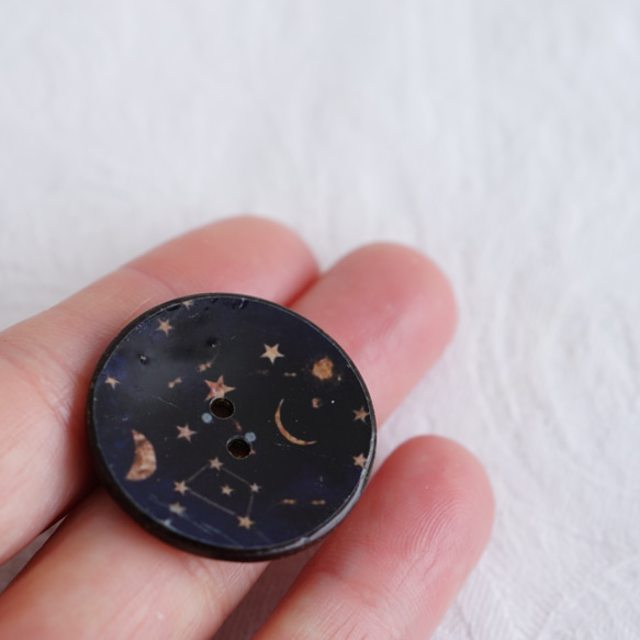 (1個) 30mm ドイツ製　夜空のボタン ＊ 星 月 星座 3枚目の画像