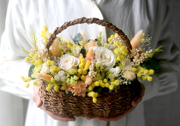 感謝の気持ちを伝える Flower basket ミモザ 1枚目の画像