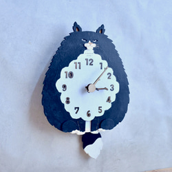 ハチワレ猫 ロング レギュラーサイズ 時計 木製 振り子時計 掛け時計 2枚目の画像