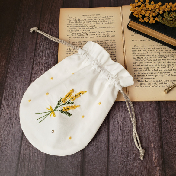 リニューアル　所作の美しく見える巾着　春の花　ミモザ刺繍　ホワイト 7枚目の画像