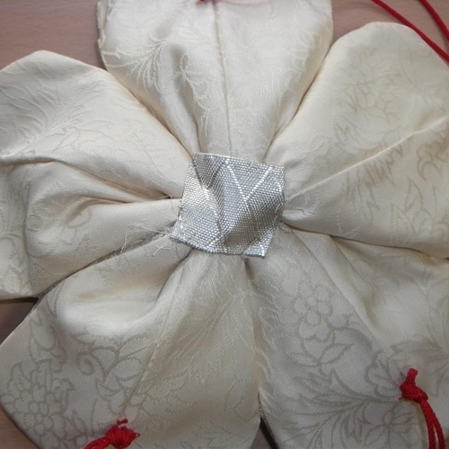白シルバーに蝶や花模様の作り帯☆七五三 白シルバーに蝶や花模様の作り帯☆七五三 白シルバーに蝶