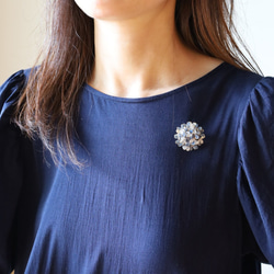 塵土色圓形胸針 第4張的照片