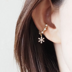 ジルコニアリボンとクリスタルパールのロングチェーン イヤーカフ