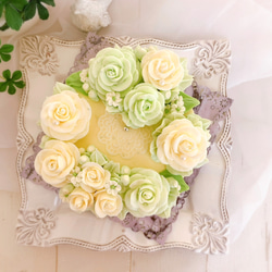 ローズリースのフラワーケーキ(バタークリームケーキ、チーズケーキ味) 1枚目の画像