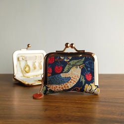 2681 豪華刺繍　タッセル付き正絹収納ボックス　帯リメイク 豪華刺繍　タッセル付き正絹収納ボックス　帯リメイク 2681