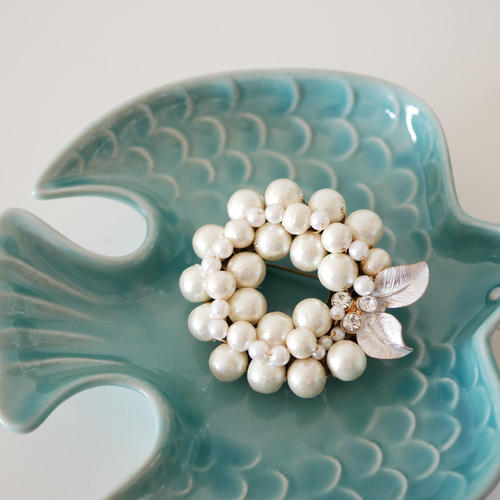 再販 Pearl Garland パールと葉モチーフのブローチ ブローチ verdad