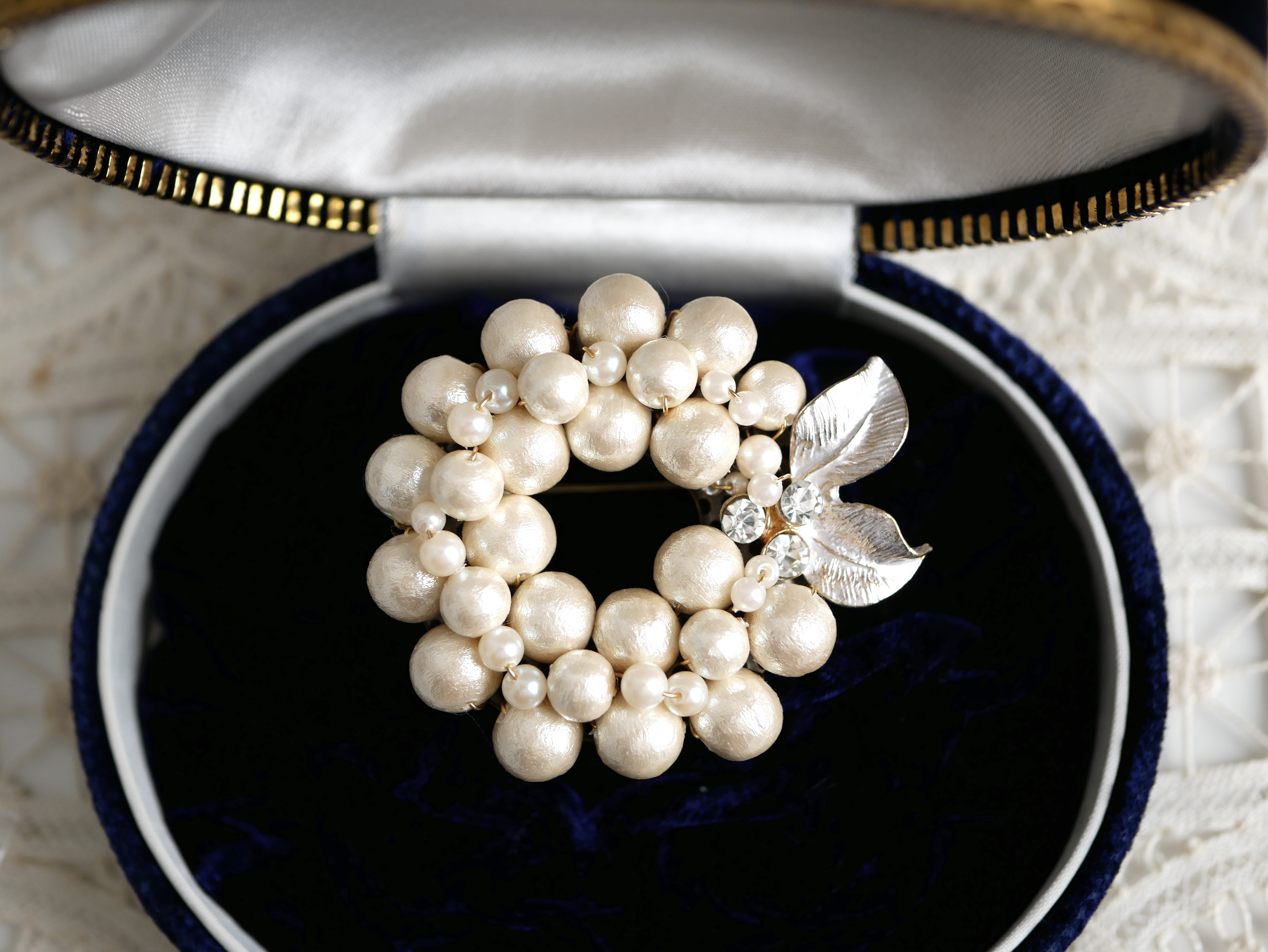 再販　Pearl Garland パールと葉モチーフのブローチ ― 入学式・卒業式にも