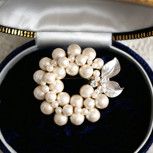 葉の形ブローチ パール付き 再販 Pearl Garland パールと葉モチーフのブローチ ブローチ verdad