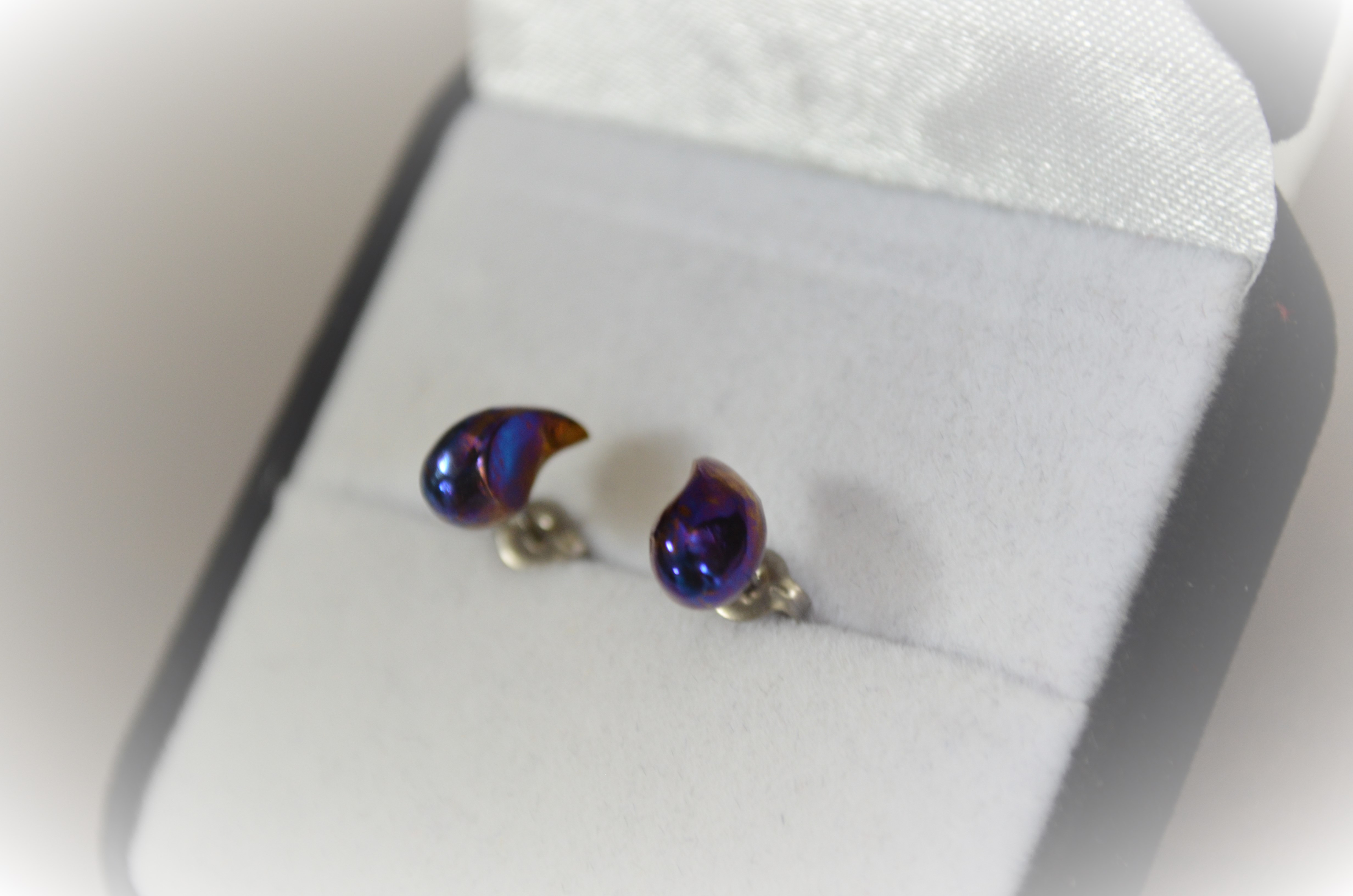 Titanium　pierced earrings・チタンピアス・２０ゲージ・0.8ミリ・青い水滴又は陰陽・受注生産