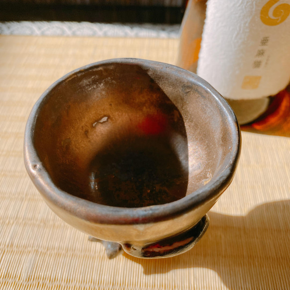 【聖誕禮物】一隻松鼠的酒杯，由三個 sunekosuri 怪物陶器支撐 第5張的照片