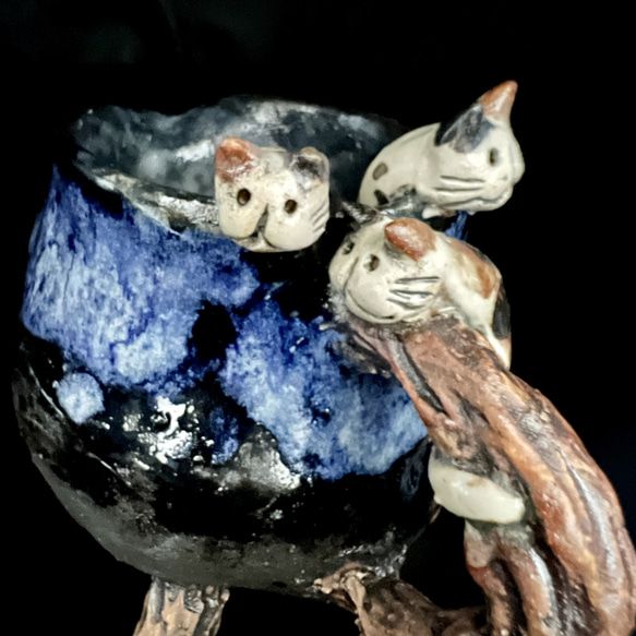 【プレゼントに猫陶器】すねこすりが憑依した壺タイプの片口（酒器） 妖怪陶器 5枚目の画像