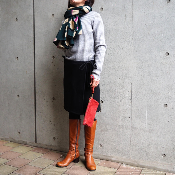 暖か便利グッツ　　カシミヤ混ウールブラックフリーサイズ　巻きスカート 4枚目の画像