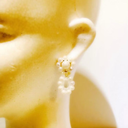 お花ピアス 大 樹脂パール / Flower Earrings Plastic pearls 3枚目の画像