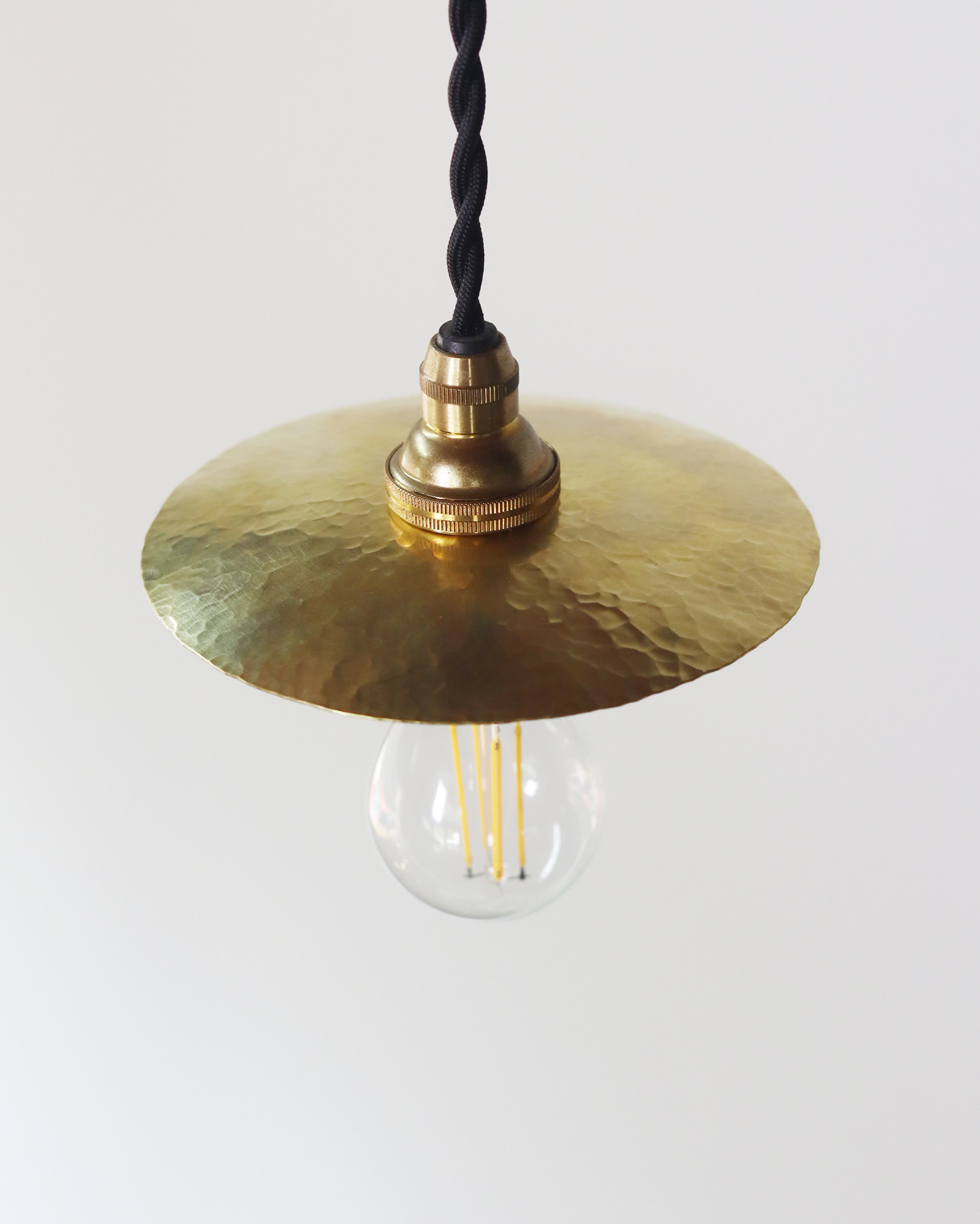 鎚目模様の小さなシェードランプ E17お皿型 真鍮素地120mm