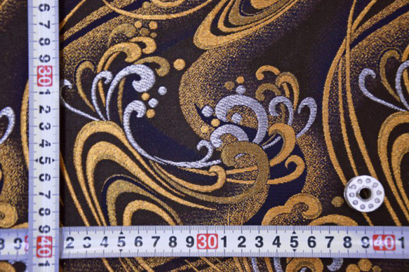 金色錦緞布料布金銀波浪濺黑色海軍☆寬33公分x長50公分☆（8406B-EN1） 第2張的照片