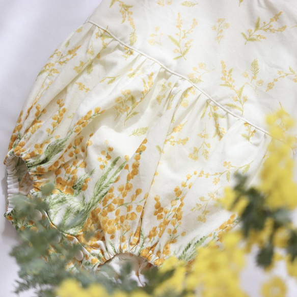 【2026年3月まで】特集掲載/満開のミモザロンパース/セットでヘアバンドもいかがですか？/ミモザ/フリル袖/出産祝い 4枚目の画像