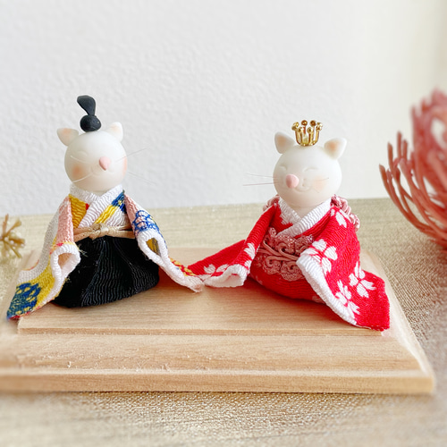 【メーカー再生品】 福福猫雛様（木製台座付）桃の節句 受注製作 ひな人形 白猫 ひな 羊毛フェルト